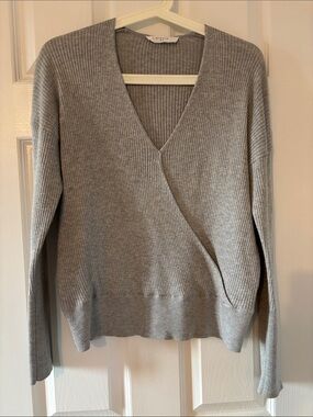 Elodie Light Gray Ribbed V-Neck Wrap Pullover
2/20 bundle for discount